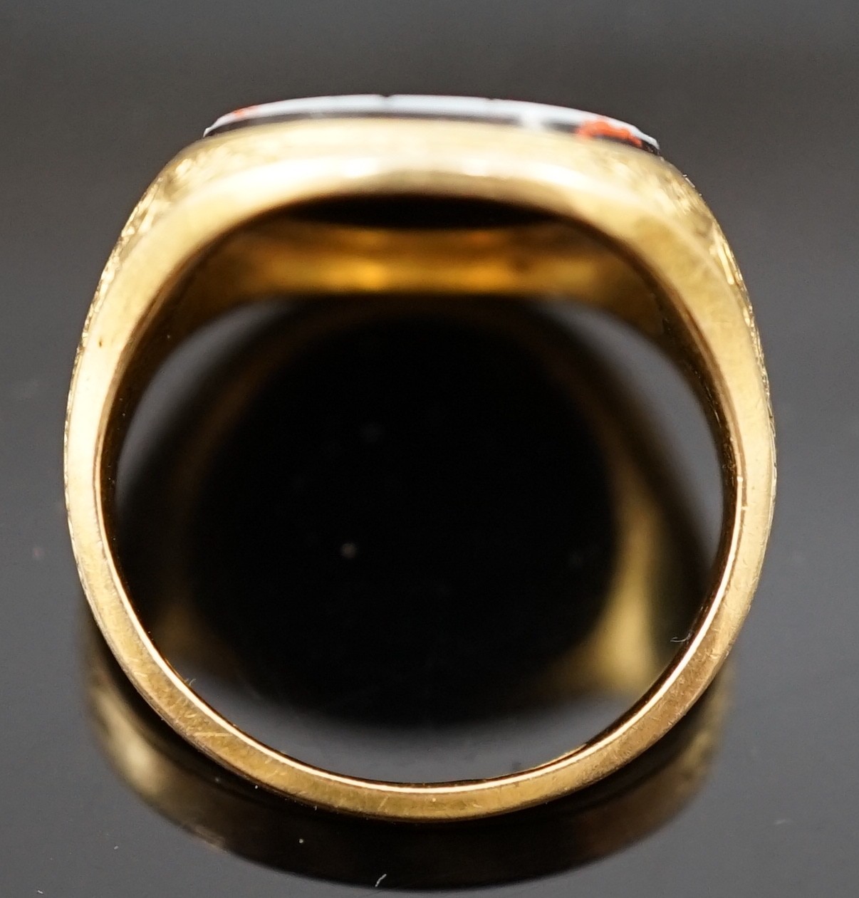 A Victorian 18ct gold and intaglio sardonyx set signet ring